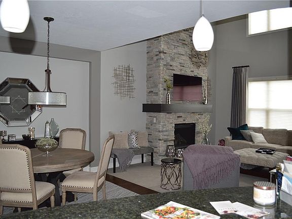 4th image of 17 Astor Pl