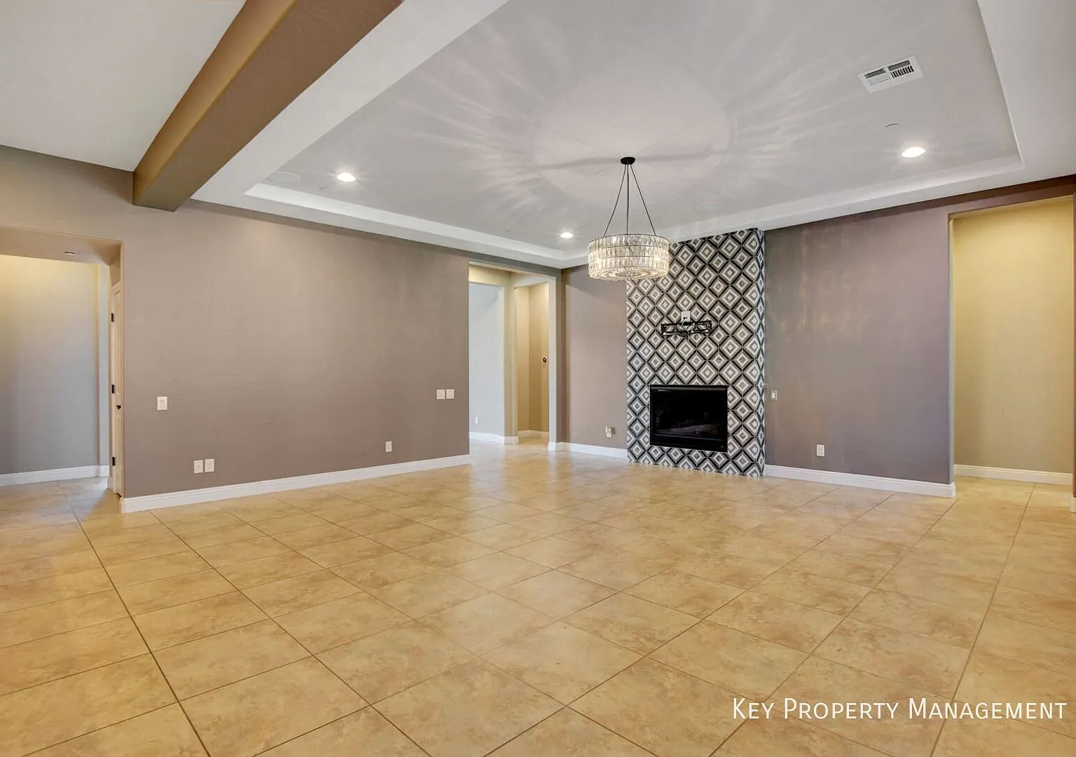 Luxurious 4-Bedroom Residence in Guard-Gated Club at Madeira Canyon — Photo 2