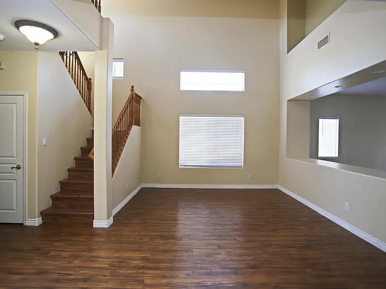 512 E Rainbow Dr — Photo 8