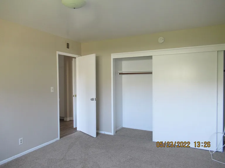 908 E Cypress Ave — Photo 3
