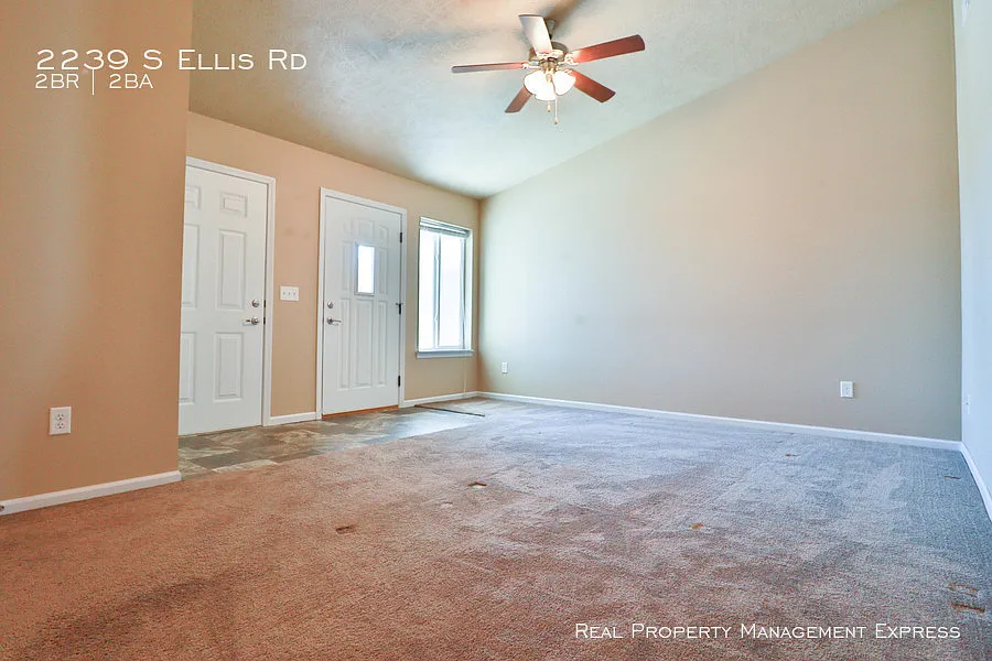 2 Bed 2 Bath Town Home — Photo 4