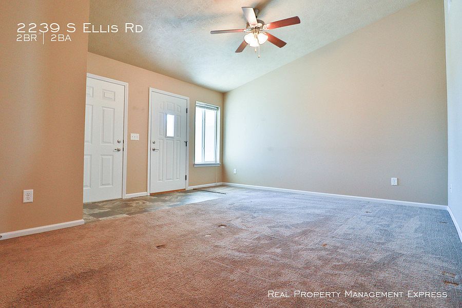 2239 Ellis Living Room_03052020