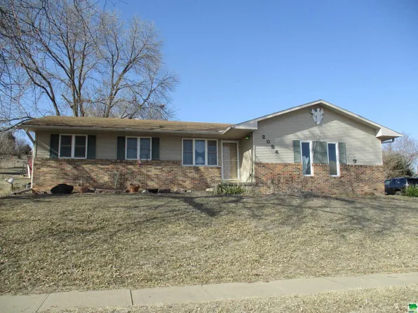 2054 Roundtable Rd, Sergeant Bluff, IA 51054