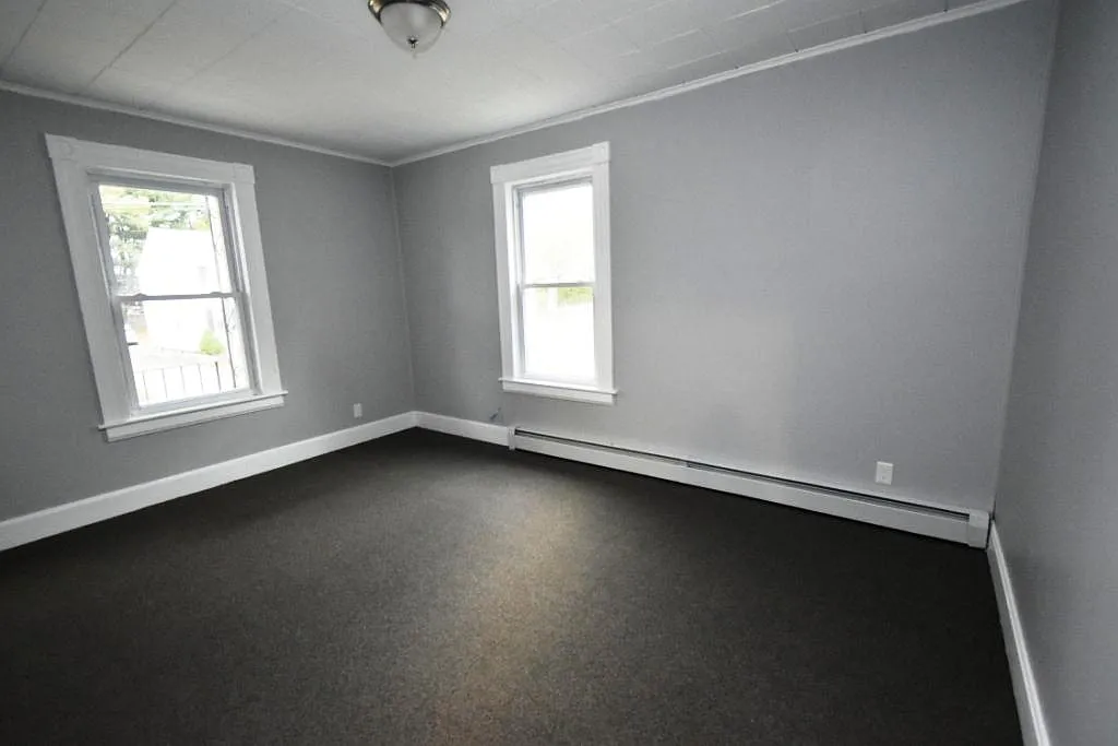 18 Crown St — Photo 2