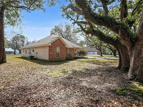 3rd image of 41216 Bush Ln