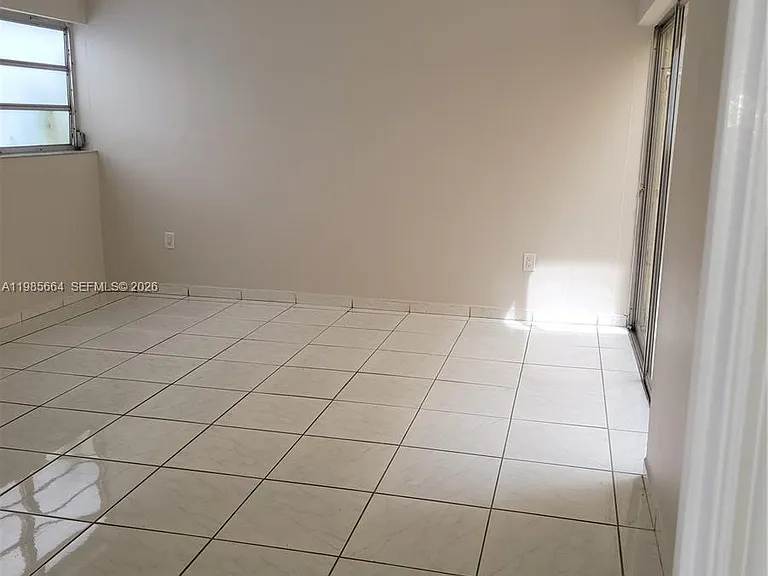 14389 Kendale Lakes Cir #14389 — Photo 19