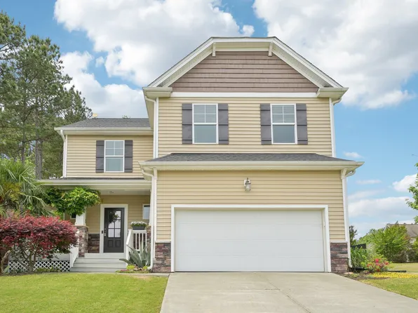 100 Winterberry Ln, Holly Springs, NC 27540