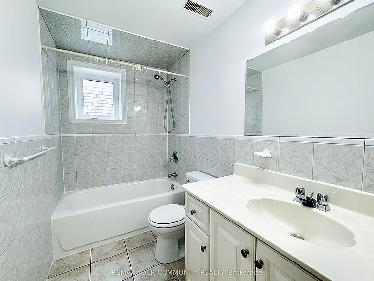 2415 Dundas St W #3 — Photo 11
