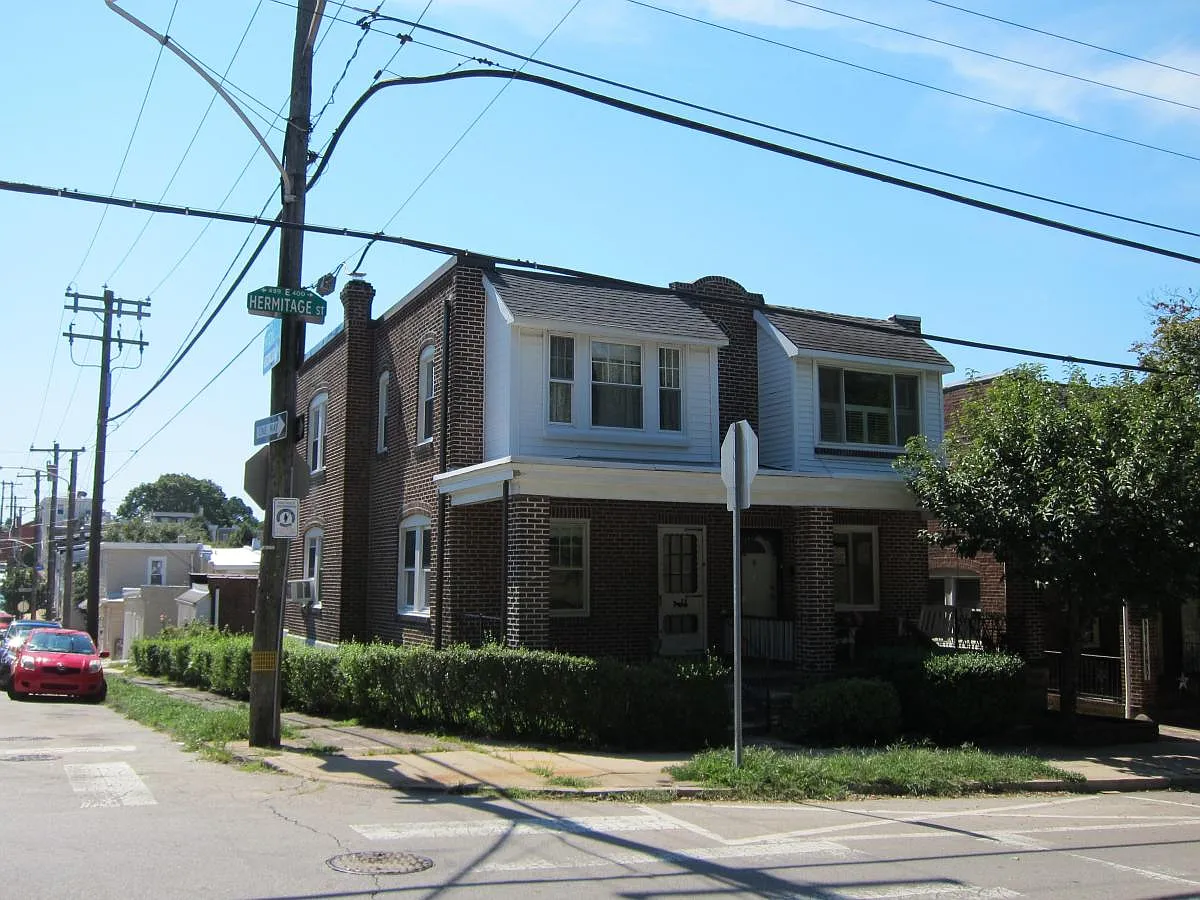 Building Photo - 447 Hermitage St