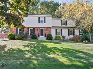 122 Rustic Oak Dr, Southington, CT 06489