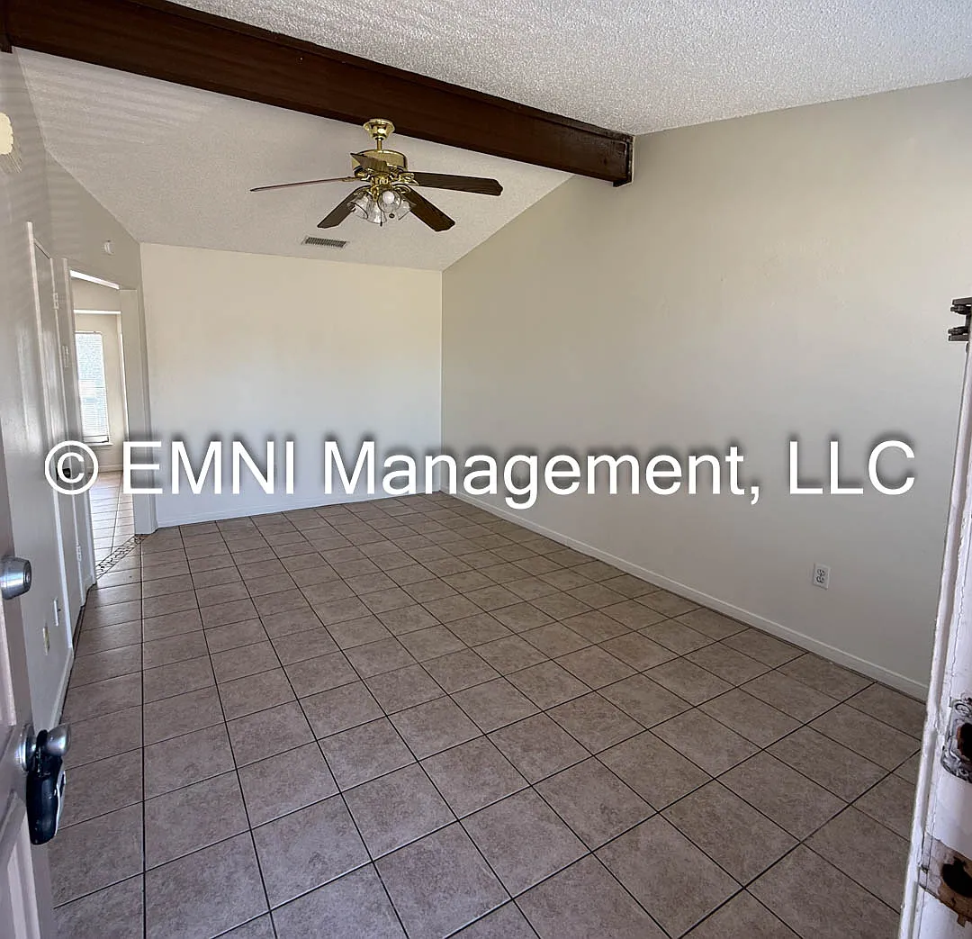 2508 Westcliff Road — Photo 2