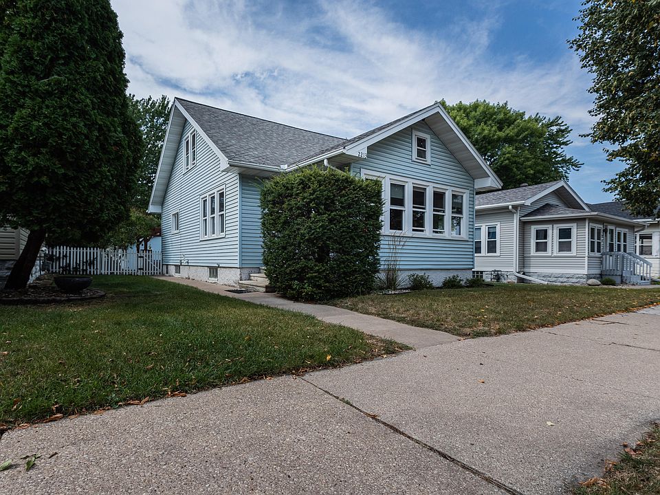 1st image of 2213 Wood St