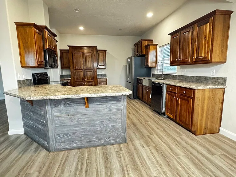N 208th Pr NW — Photo 9