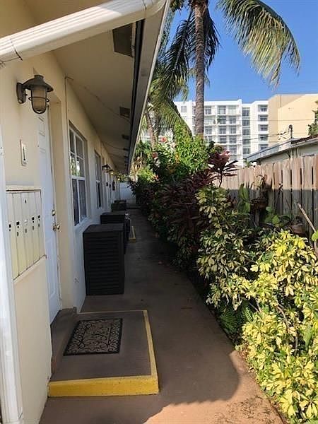 1st image of 409 SE 18th St #5