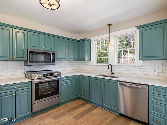 3rd image of 1603 Rose Street