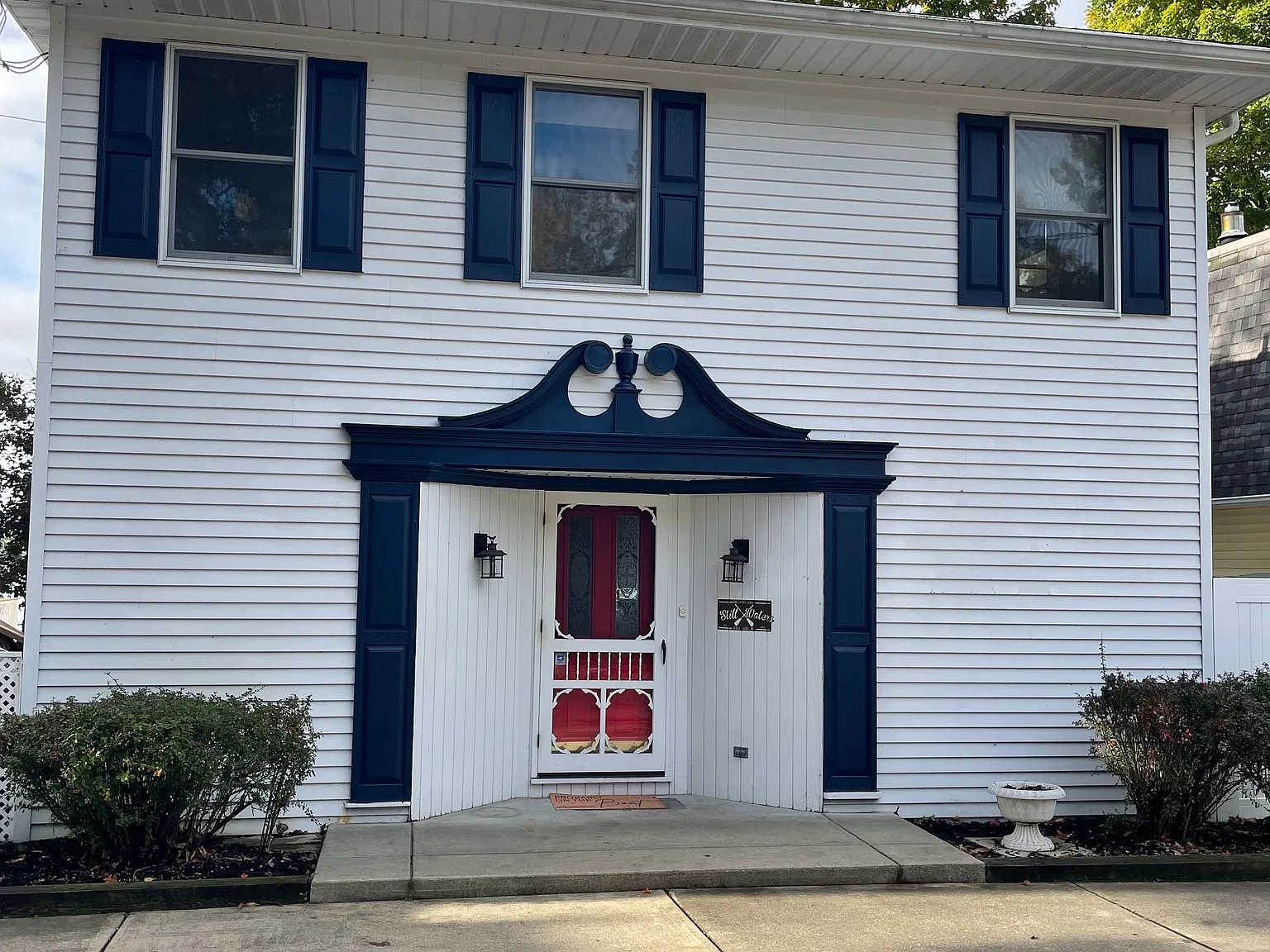 2110 Midlake Dr — Photo 1
