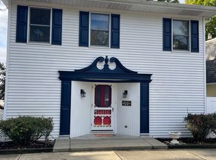 2110 Midlake Dr, Hickory Corners, MI 49060