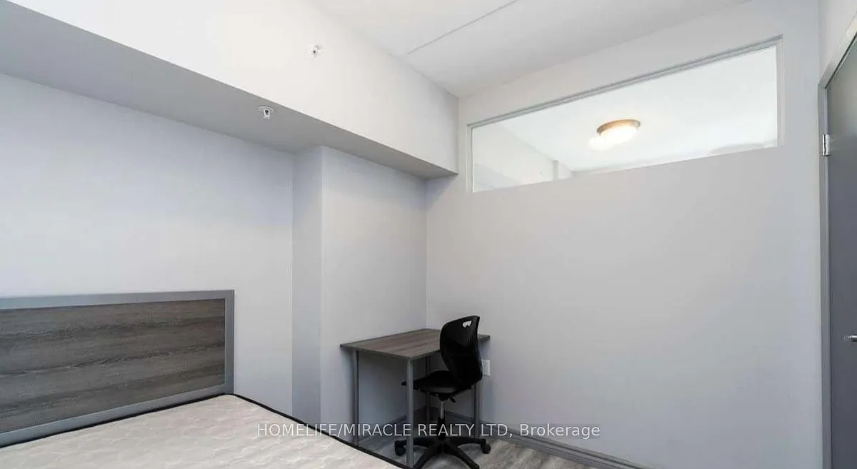 Building Photo - 275 Larch St E #407A