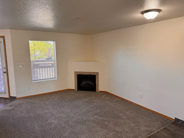 Loganberry Commons — Photo 16