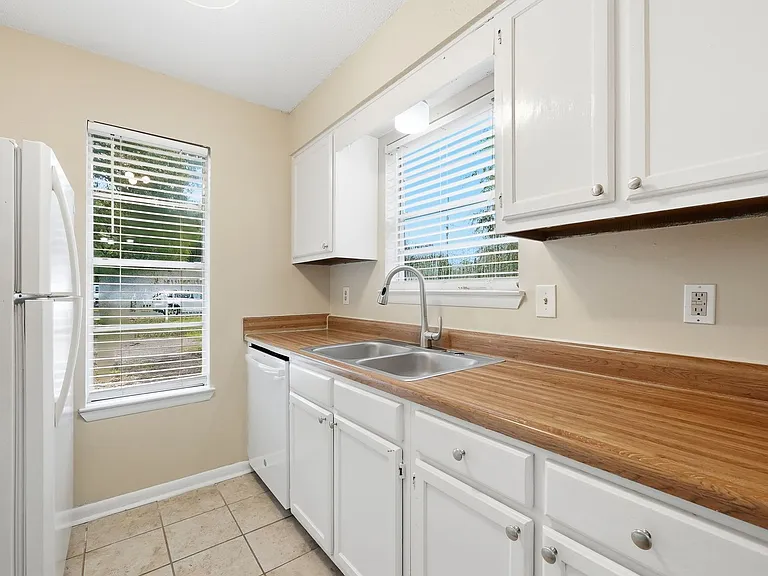 310A Redwood Ave — Photo 9