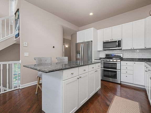 5th image of 3759 N Ashland Ave #3