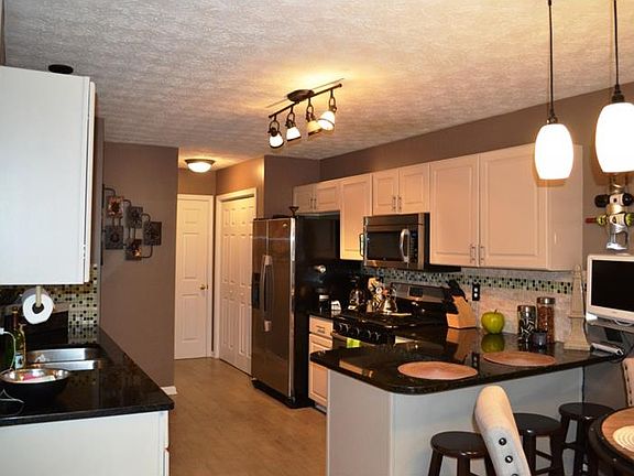 2nd image of 222 Eagle Glen Way