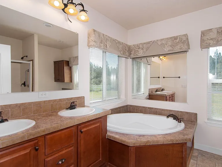 8222 W White Rd — Photo 17