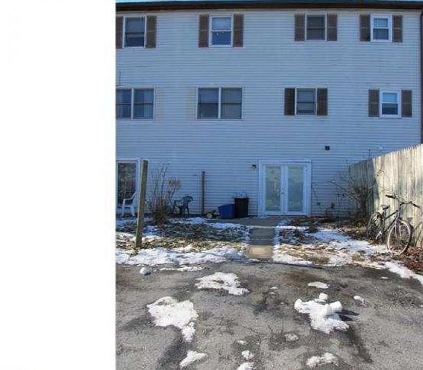 2nd image of 526 Pine St