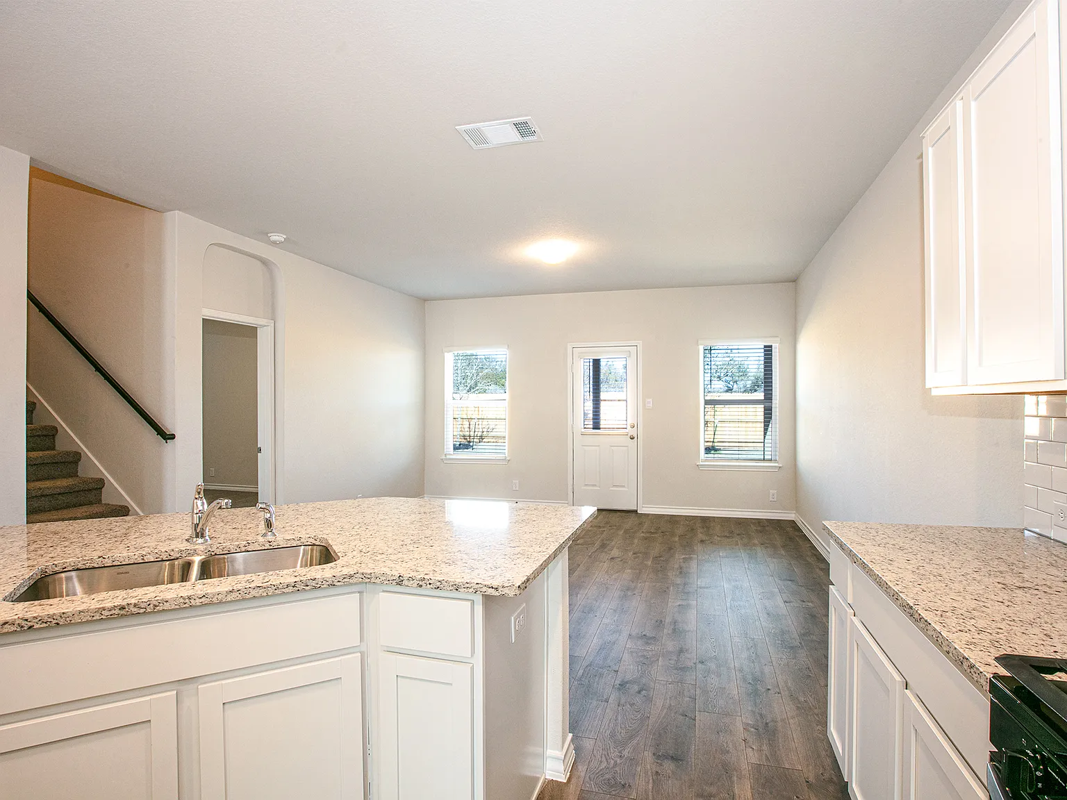 5 bed, 3.5 bath, 2678 sqft, $2,950 — Photo 1