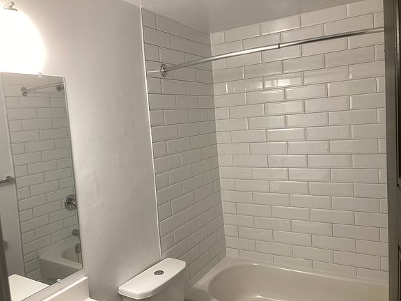 5th image of 434 Palace Rd #16