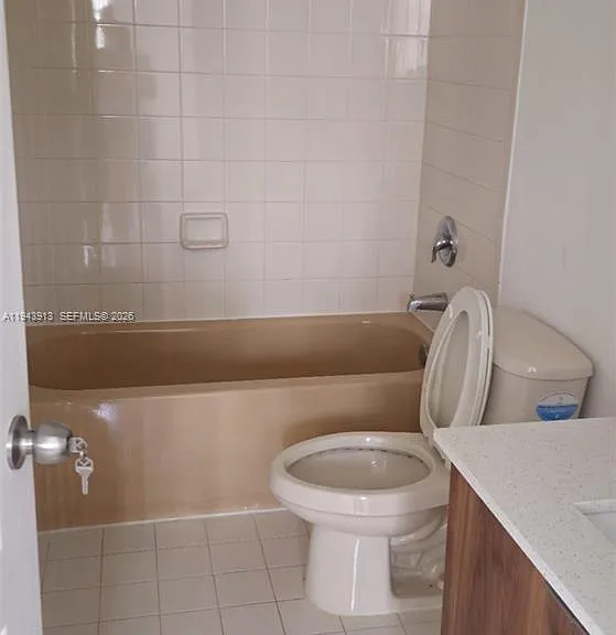 2551 SE 16th Ter #202 — Photo 1