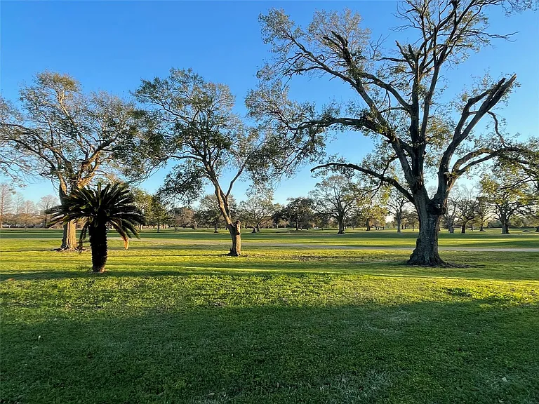 8389 Sands Point Dr — Photo 16