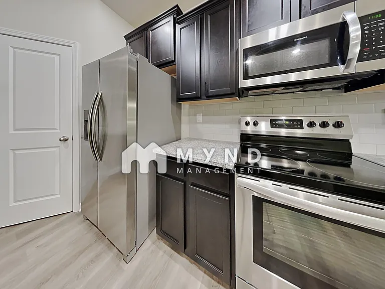 5604 Newton Creek Dr — Photo 9