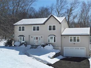 23 Heavenly Ln, Trumbull, CT 06611