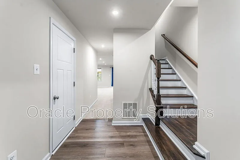 3 bed, 2.5 bath, 2285 sqft, $3,200 — Photo 4