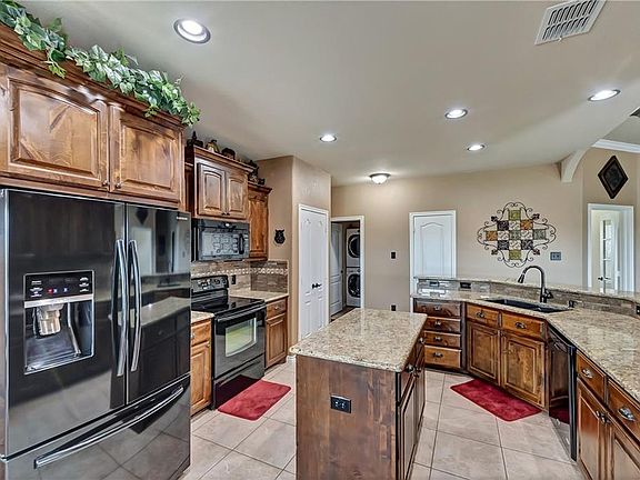 4th image of 306 Brooks Dr