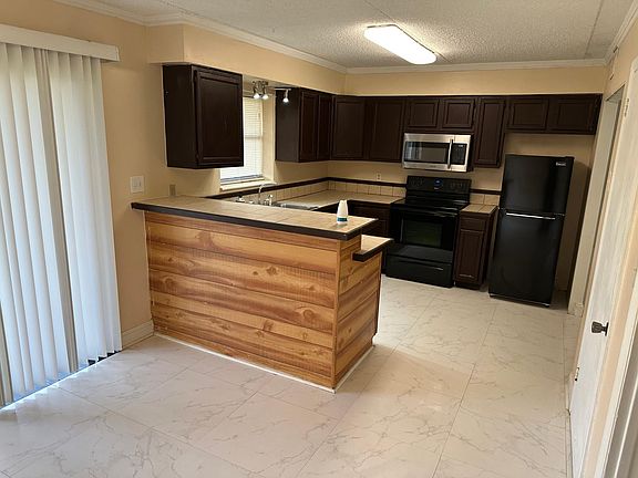 4th image of 522 Canberra Dr #28