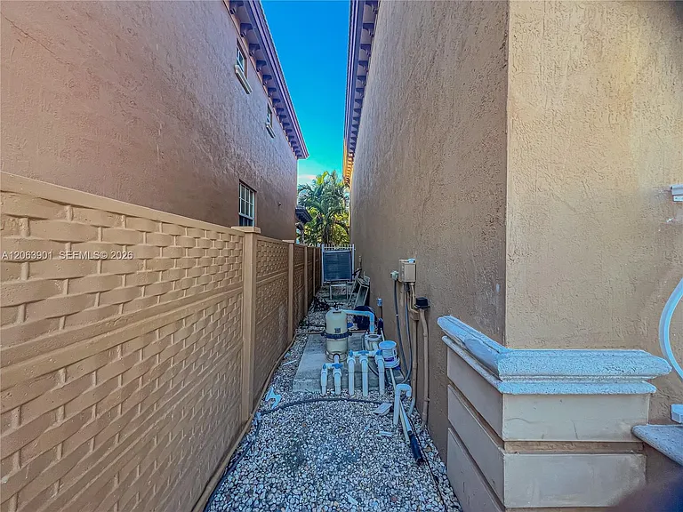 3850 NE 168th St — Photo 30