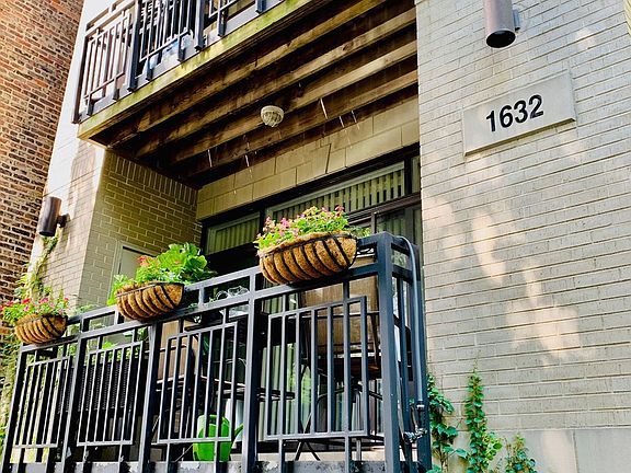 2nd image of 1632 N Oakley Ave #2