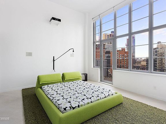 5th image of 27-28 Thomson Ave #700