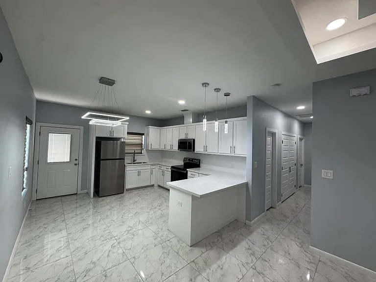 1000 N Abbey Ave #3 — Photo 1