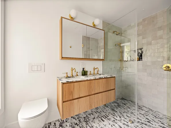 95 Monroe Street image 9 of 20