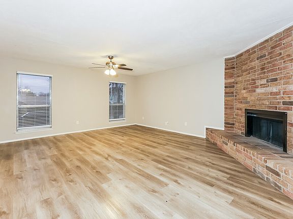 4th image of 1301 Southridge Dr
