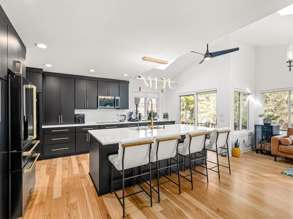 11720 North Austin AVENUE, Mequon, WI 53092