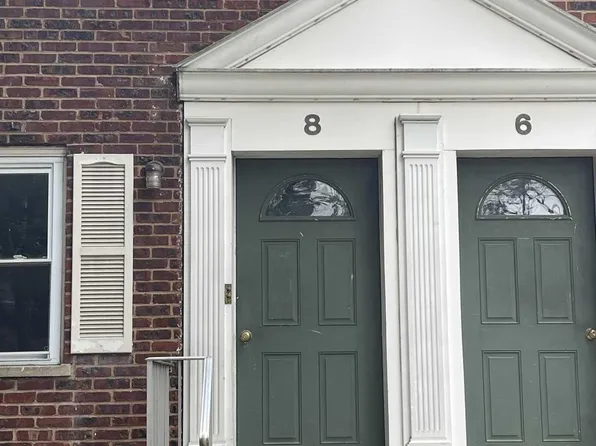 8 Carolyn Ter, Roselle, NJ 07203