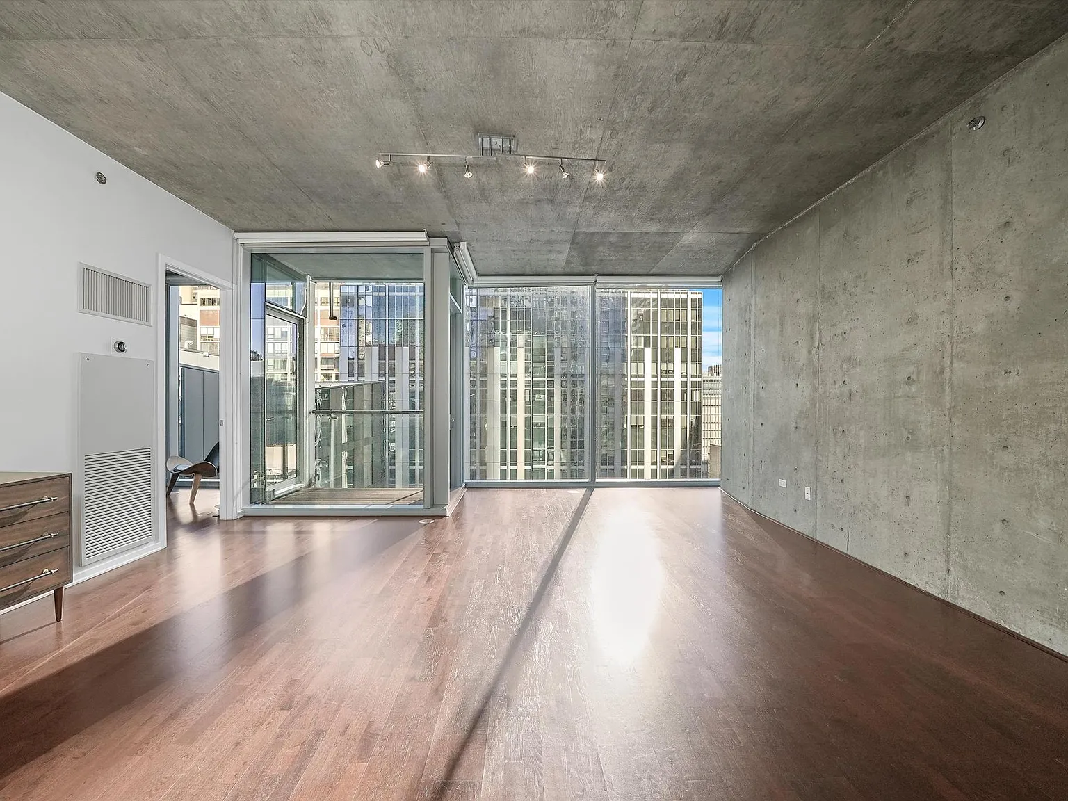 2 bed, 1253 sqft, $4,500 — Photo 4