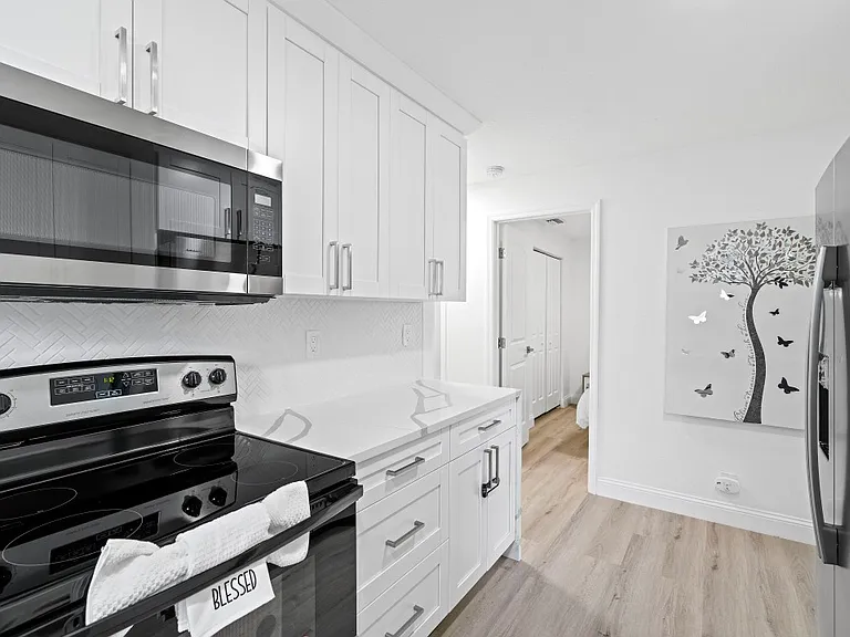 638 Lake Palms Dr — Photo 13