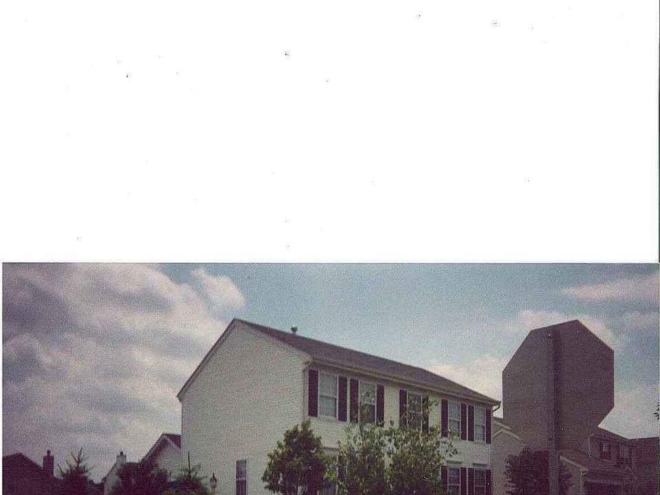 Huge Corner Lot/Professionally Landscaped