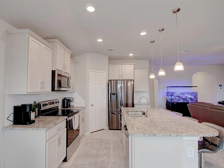 1317 Cesarina St — Photo 11
