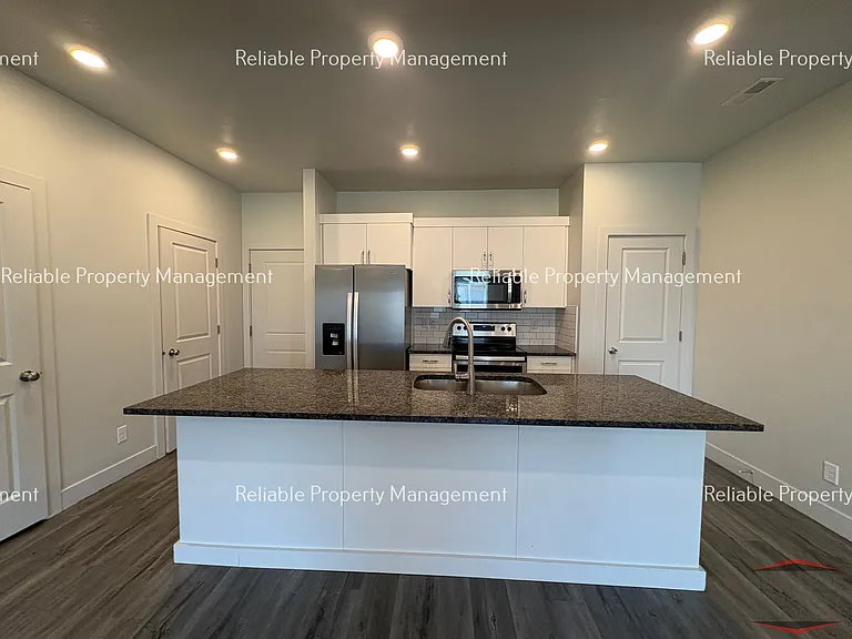 148 S Emery Ln — Photo 4